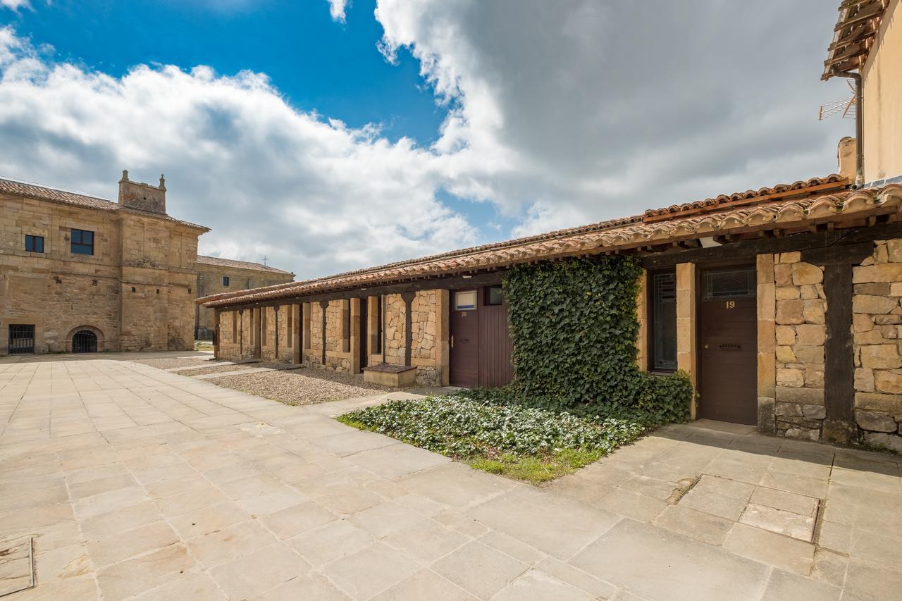 Hotel Posada Santa Maria La Real Aguilar de Campoo Exterior foto